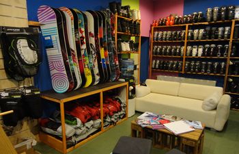 AmiGO-Snowman Sí, Snowboard és Hótalp Shop - Budapest