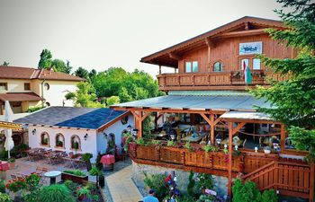 Kis Tirol Étterem & Fogadó